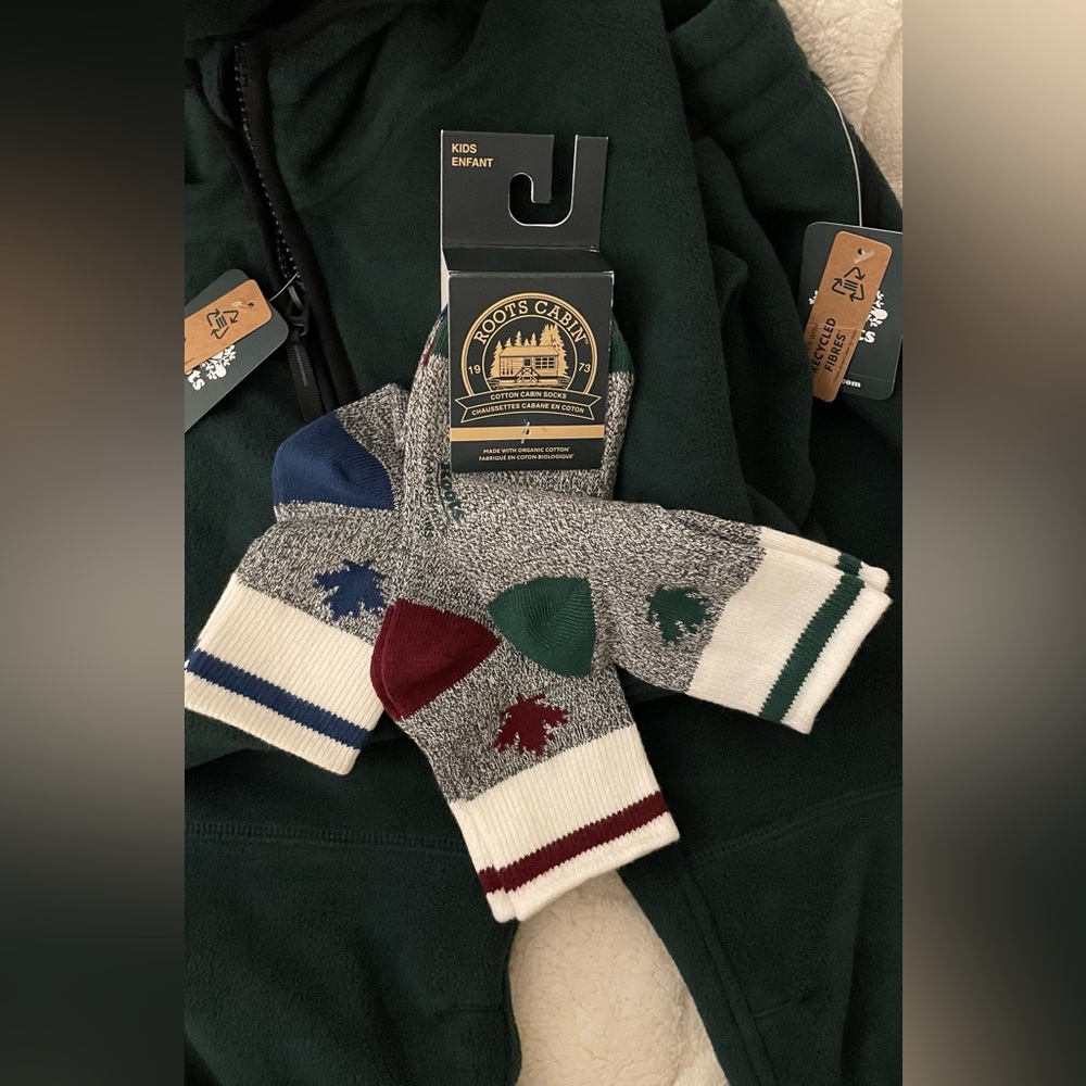 Brand new Roots Microfleece kids set with bonus Cabin Socks!